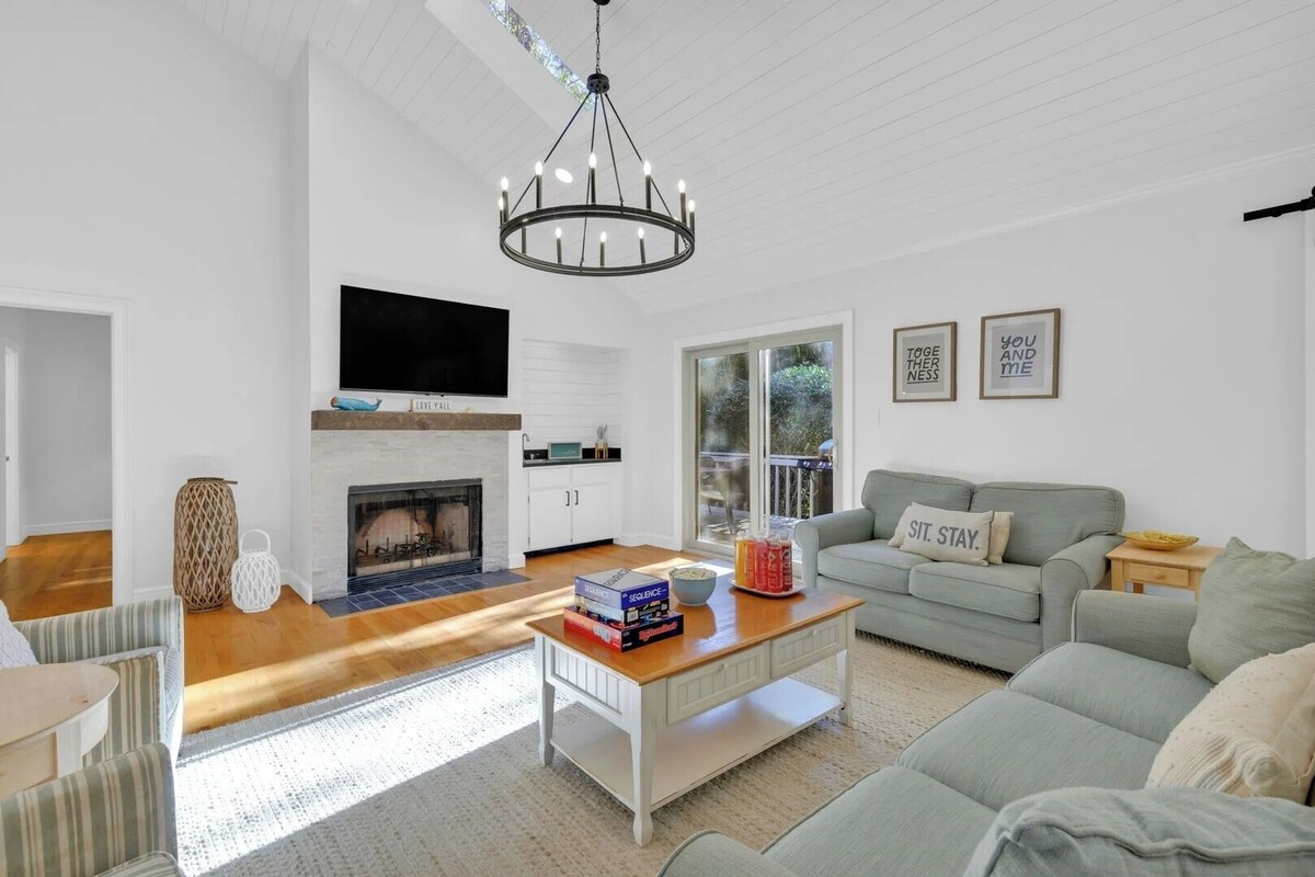 Charming Coastal Retreat – Perfect Island Getaway!