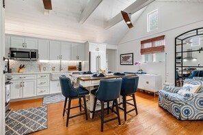 Fridge, microwave, oven, stovetop - CASA DEL SUR ~ Renovated 2 BR/2Ba Home with Heated Dip Pool! (Key West)