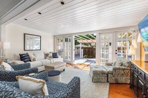 TV - CASA DEL SUR ~ Renovated 2 BR/2Ba Home with Heated Dip Pool! (Key West)