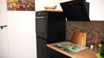 Kühlschrank, Herdplatte, Geschirrspüler