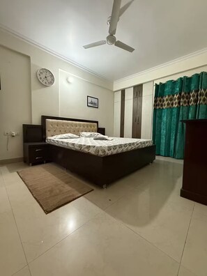 3 chambres, fer et planche à repasser, Wi-Fi, draps fournis