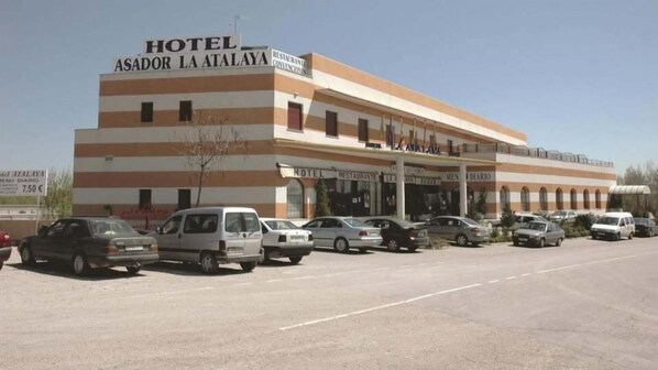 Front of property - HOTEL RESTAURANTE ATALAYA (Fuentiduena de Tajo)
