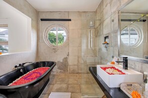 Familienvilla, 5 Schlafzimmer | Badezimmer | Kostenlose Toilettenartikel, Hausschuhe, Handtücher, Seife