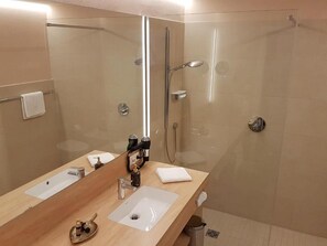 Shower, free toiletries, hair dryer, towels