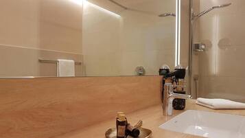 Shower, free toiletries, hair dryer, towels