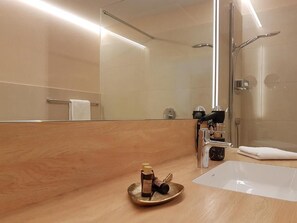 Shower, free toiletries, hair dryer, towels