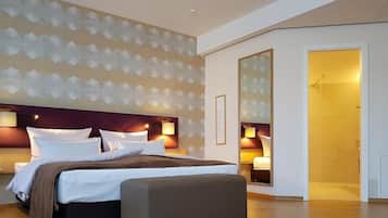 In-room safe, desk, laptop workspace, blackout curtains