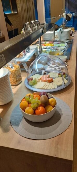 Déjeuner et dîner servis sur place, spécialités Cuisine internationale