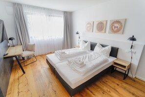 3 habitaciones, caja de seguridad en la habitación y cuna de viaje 