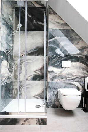 Triple Room | Bathroom