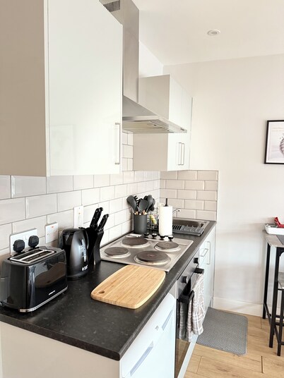 Deluxe apartment with WiFi in heart of Northampton Market Square
