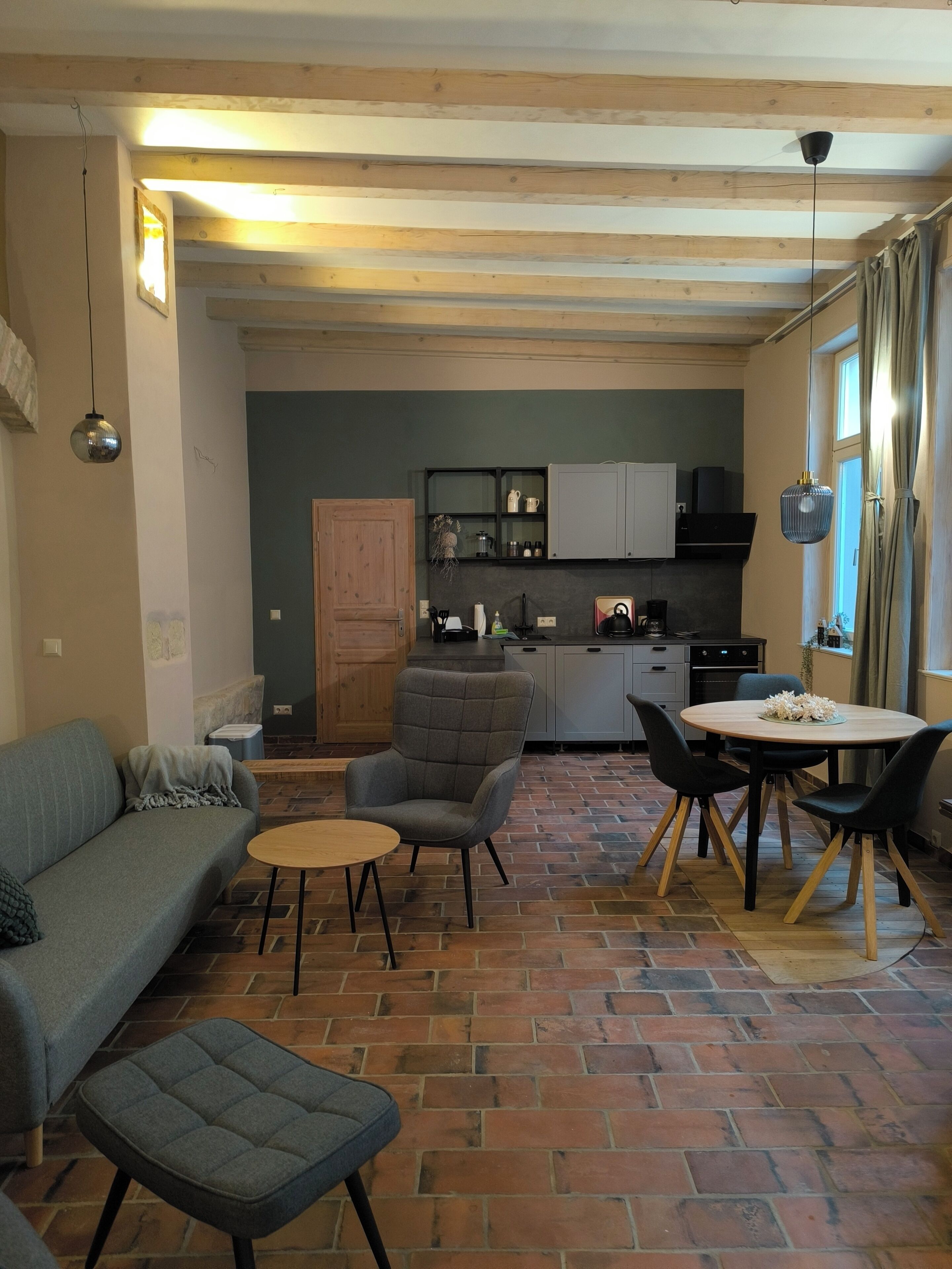 Studio, 1 Bedroom, Smoking, Patio | Living room