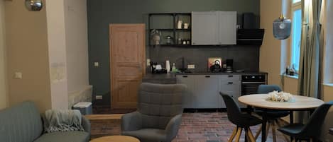 Studio, 1 chambre, fumeur, patio | Salle de séjour