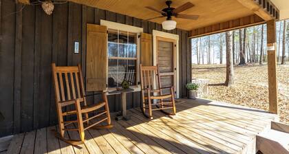 Rusty Ridge – A Cozy Cottage Retreat in the Woods