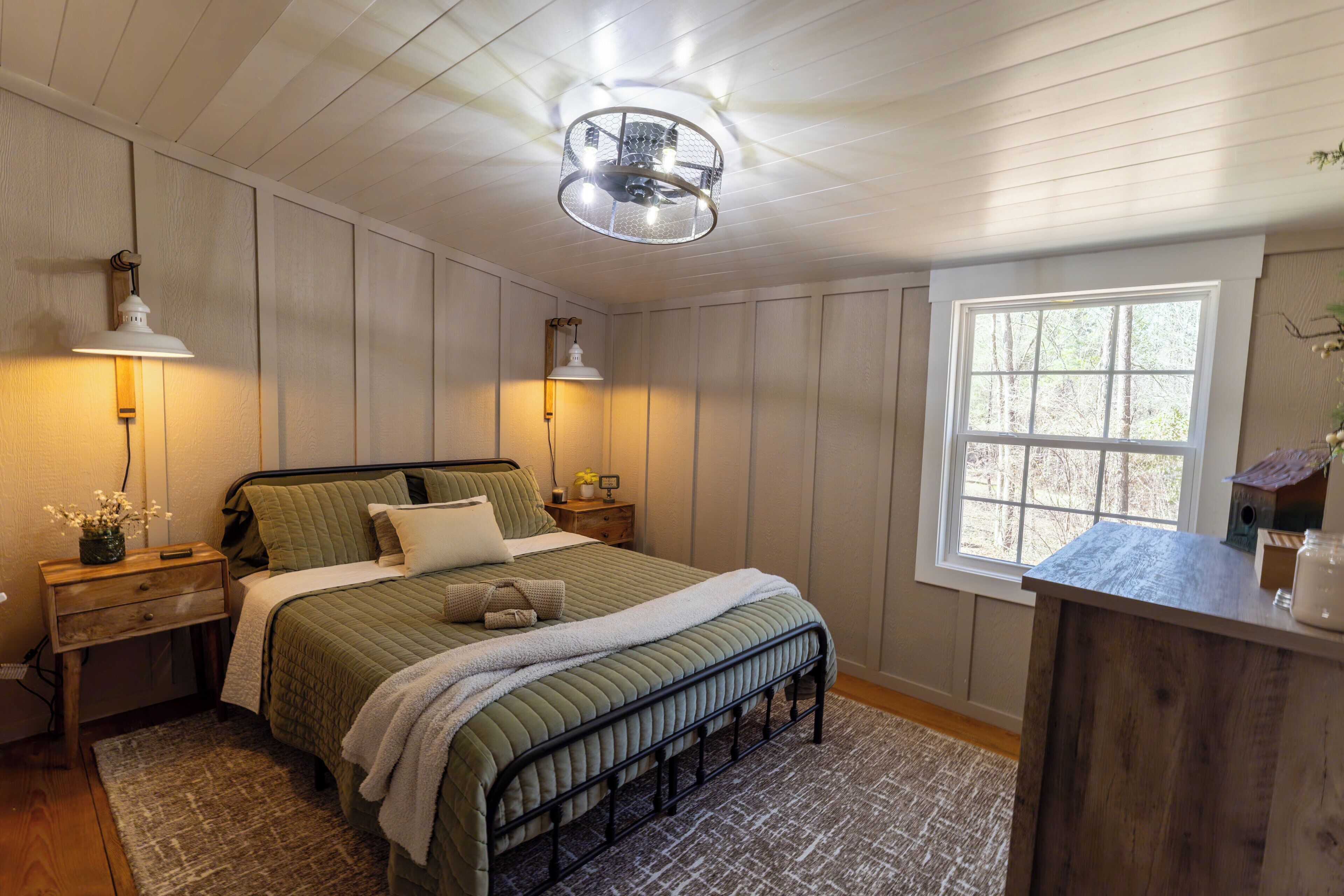 1 bedroom, bed sheets