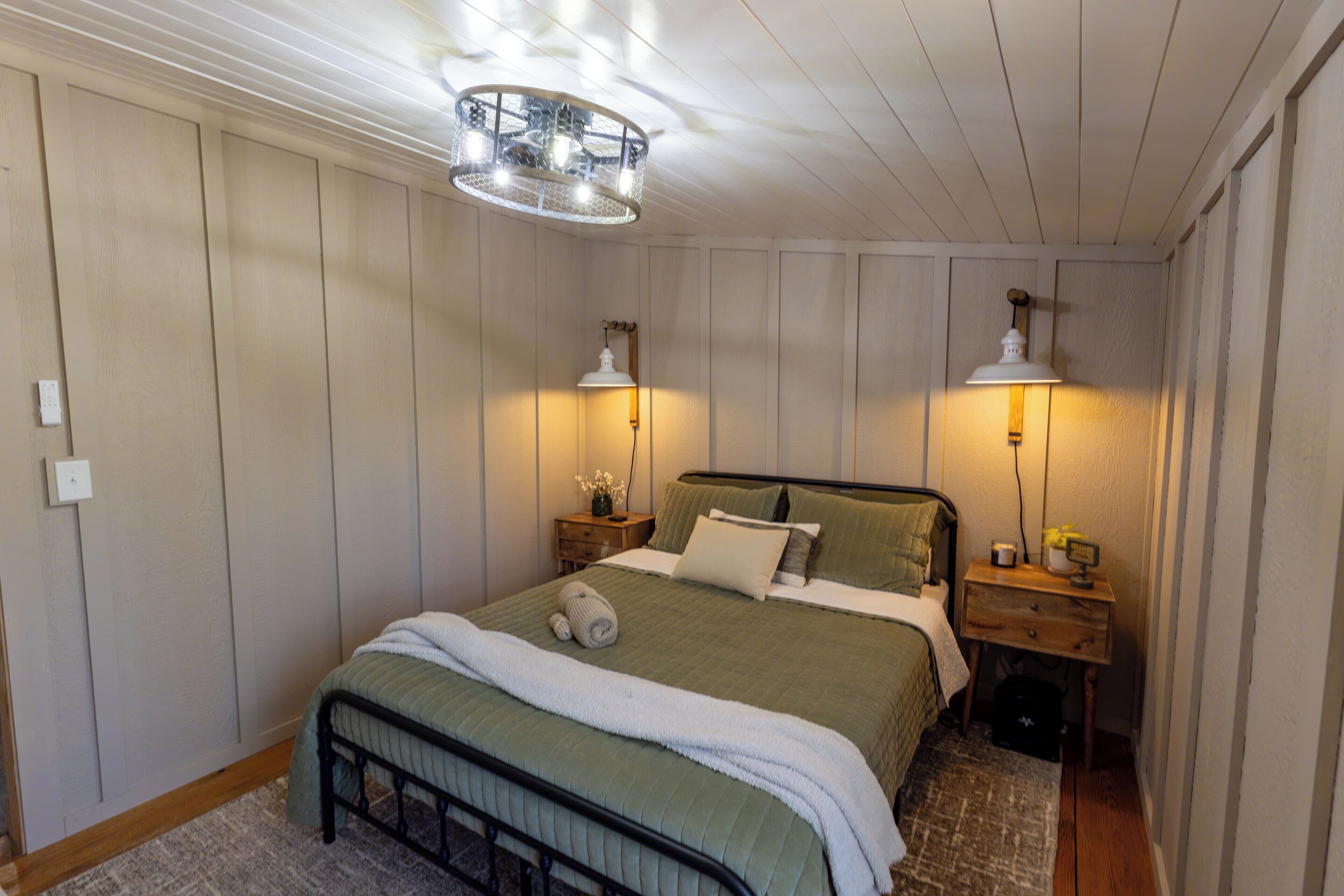 1 bedroom, bed sheets