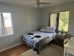 2 bedrooms, iron/ironing board, free WiFi, bed sheets - Charming 2-bdrm mid-century house centrally located, minutes from Downtown LKLD (Lakeland)