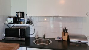A kitchen with a microwave, toaster, coffee maker, sink, and various utensils. - Clean bed & breakfast with roofterrace in Amsterdam! (Amsterdam)