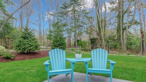 Property grounds - Charming 3-bedroom cottage with WiFi, AC in Rochester (Rochester)