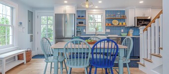 Charming 3-bedroom cottage with WiFi, AC in Rochester