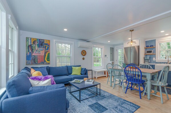 Smart TV, books, stereo