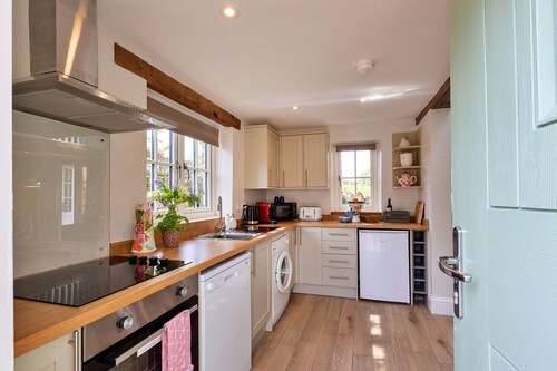 Cherry Cottage Nr Grantley Hall