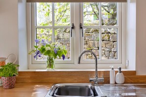 Kjøleskap, mikrobølgeovn, ovn og oppvaskmaskin