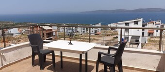 Charming 3-bedroom villa in wonderful Izmir with AC, WiFi