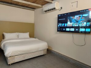 Casa tradicional | Ropa de cama de alta calidad y caja de seguridad en la habitación 