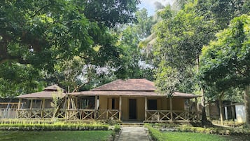 Traditional House | 1 bedroom, premium bedding, in-room safe, desk
