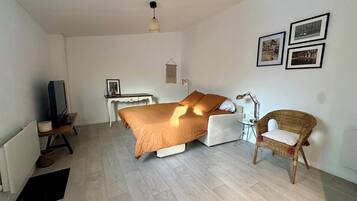 1 habitación, wifi y ropa de cama