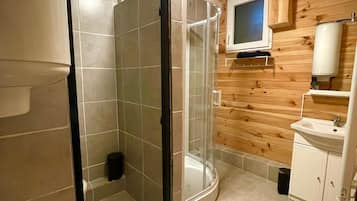 Toallas, jabón, papel de baño