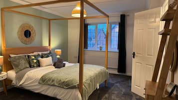 4 bedrooms, iron/ironing board, WiFi, bed sheets