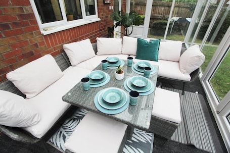 Restauration extérieure. 4 Bedroom Home Next to Manchester Airport