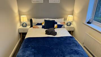 4 quartos, ferros/tábuas de passar roupa, Wi-Fi, roupa de cama