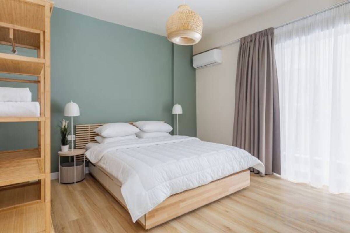 1 bedroom, laptop workspace, blackout curtains, soundproofing