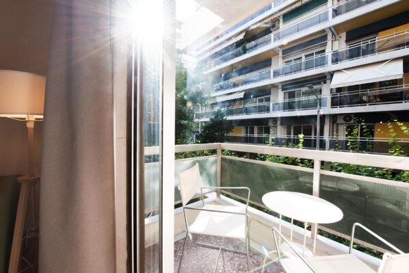 Deluxe Apartment, City View | Balcony - Mandarin apartments by halu! (Thessaloniki)