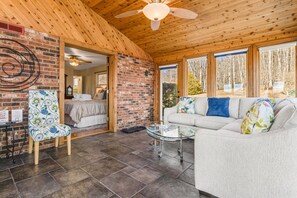 5 bedrooms, desk, iron/ironing board, travel cot