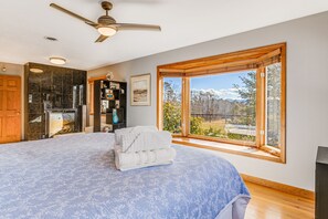 5 Schlafzimmer, Schreibtisch, Bügeleisen/Bügelbrett, Reisekinderbett