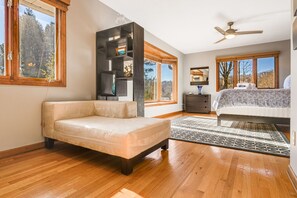 5 عدّة غرف نوم ومكتب ومكواة/لوح كي وسرير سفر