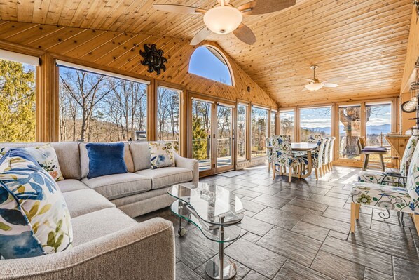 Smart TV, fireplace, DVD player, books