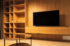 Apartment, 1 Bedroom, Balcony | Living area