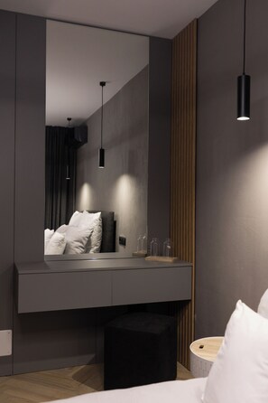 Appartement, 2 slaapkamers, balkon | Verduisterende gordijnen, een strijkplank/strijkijzer, gratis wifi
