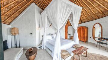 Vila, 2 quartos, piscina particular, vista para o oceano | Cofres nos quartos, ferros/tábuas de passar roupa, Wi-Fi de cortesia