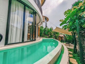 Hồ bơi ngoài trời 