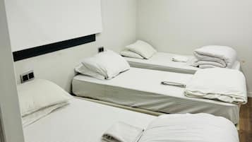 Triple Room | Desk, soundproofing, free WiFi