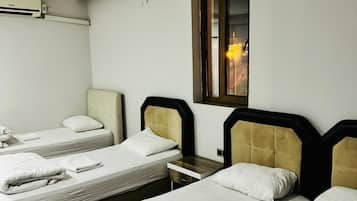Quadruple Room, City View | Desk, soundproofing, free WiFi