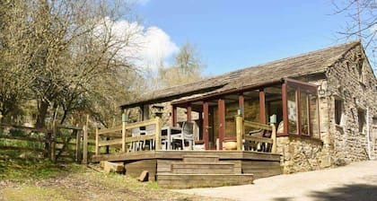 Red Squirrel Haven 2BR House - Sleeps 4 - Parking