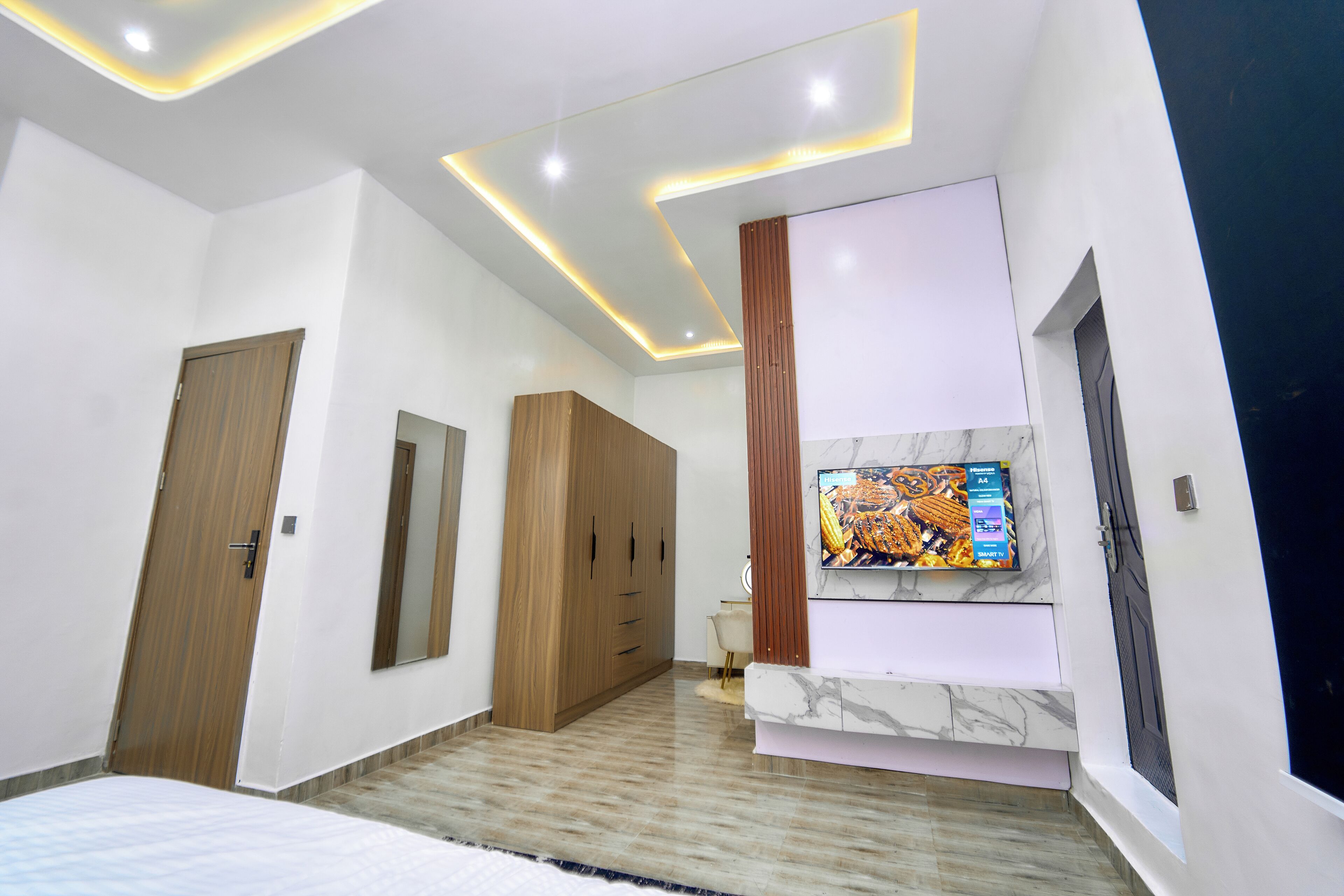 3 bedrooms, iron/ironing board, free WiFi, bed sheets