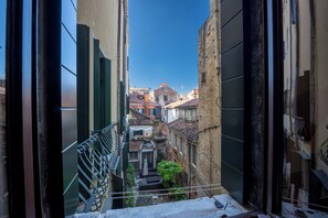 Apartment, 3 Schlafzimmer, Balkon, Kanalblick | Ausblick vom Zimmer